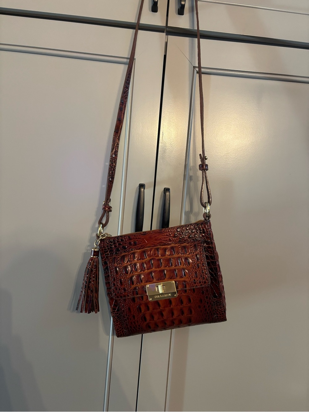 BRAHMIN Melbourne Manhattan Pecan Croc Embossed Leather Turnlock Crossbody Bag